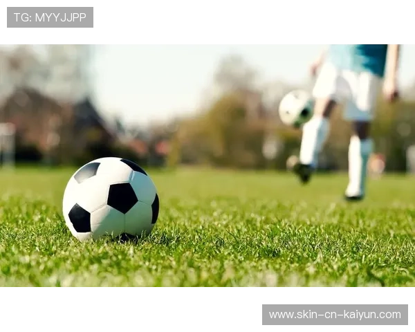 足球运动参与人群年龄结构日趋年轻化，足球分类及使用人群